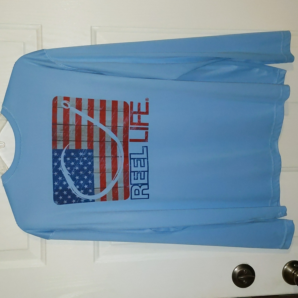 EUC Men's Reel Life L/S Tshirt Lightweight Lt Blue w/flag design on back Size M